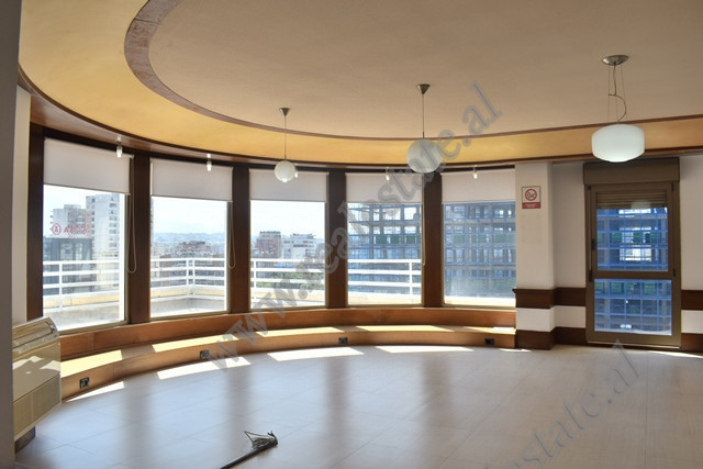 Apartament 3+1 me qira ne rruge Urani Pano ne Tirane.

Ndodhet ne katin e 9-te te nje pallati te r